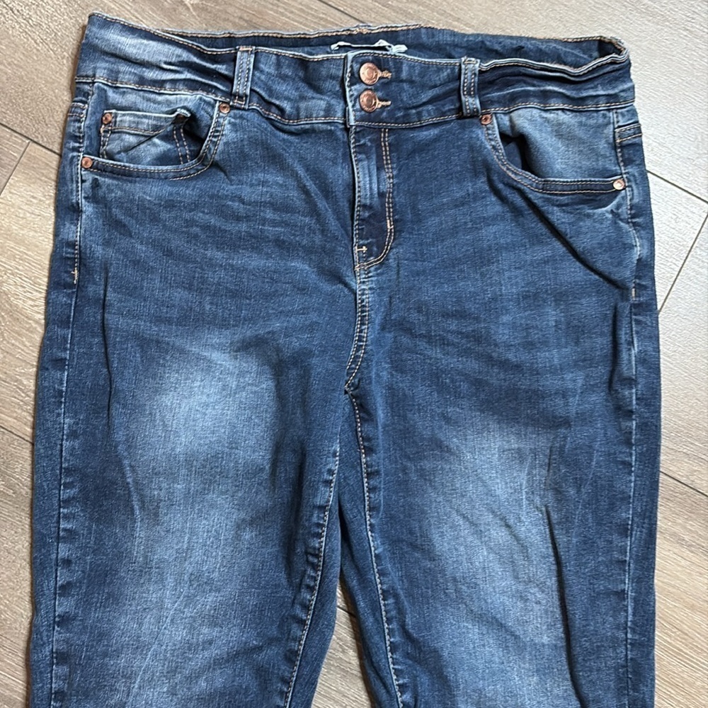 18. My style straight leg jeans - Picture 2 of 7